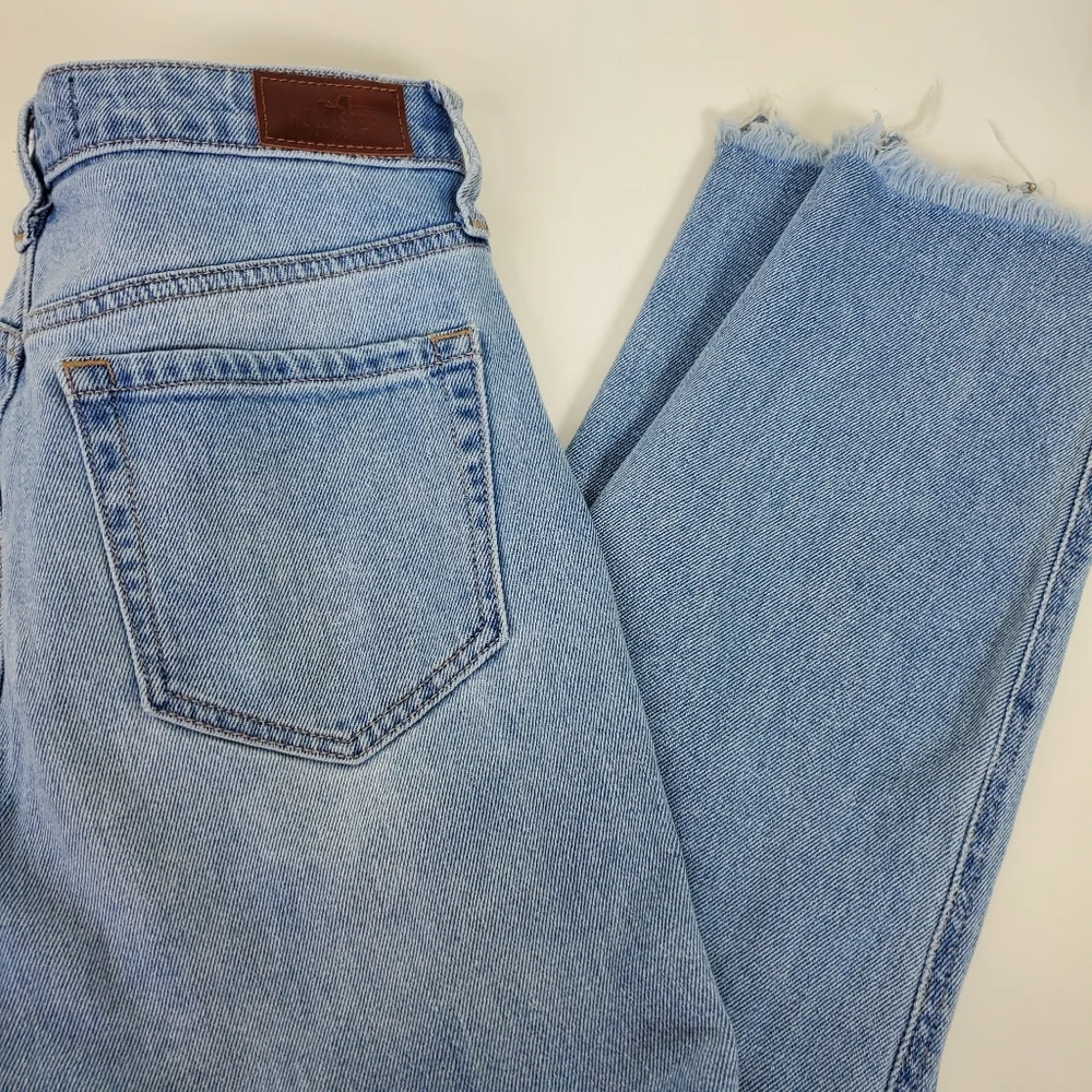 Hollister ultra high rise mom jeans size 27 / 5